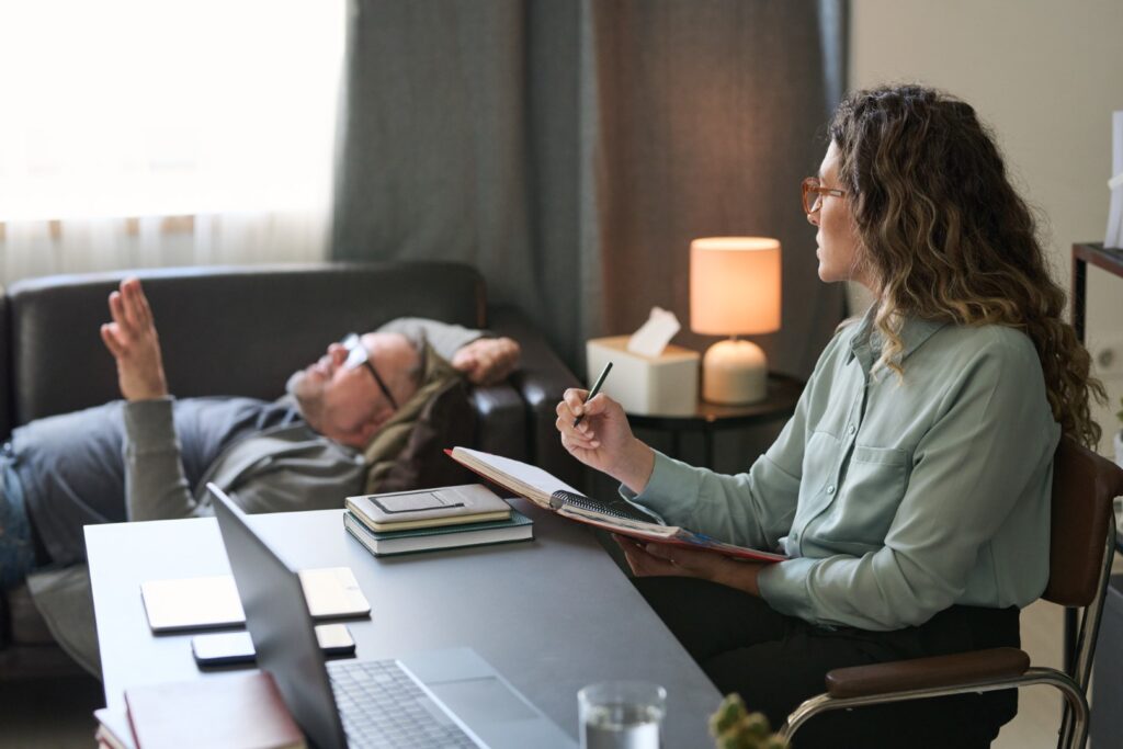 Discussing psychological health with therapist in